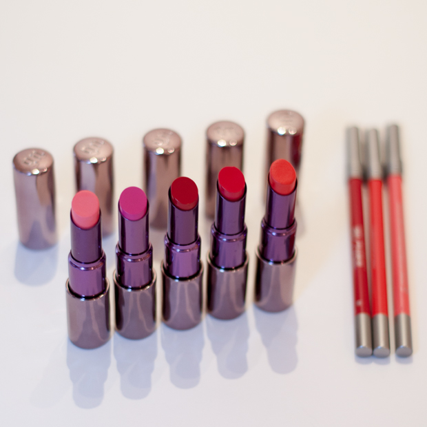 review -urban-decay-revolution-lipstick