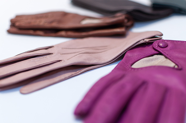 leather-gloves-wardrobe