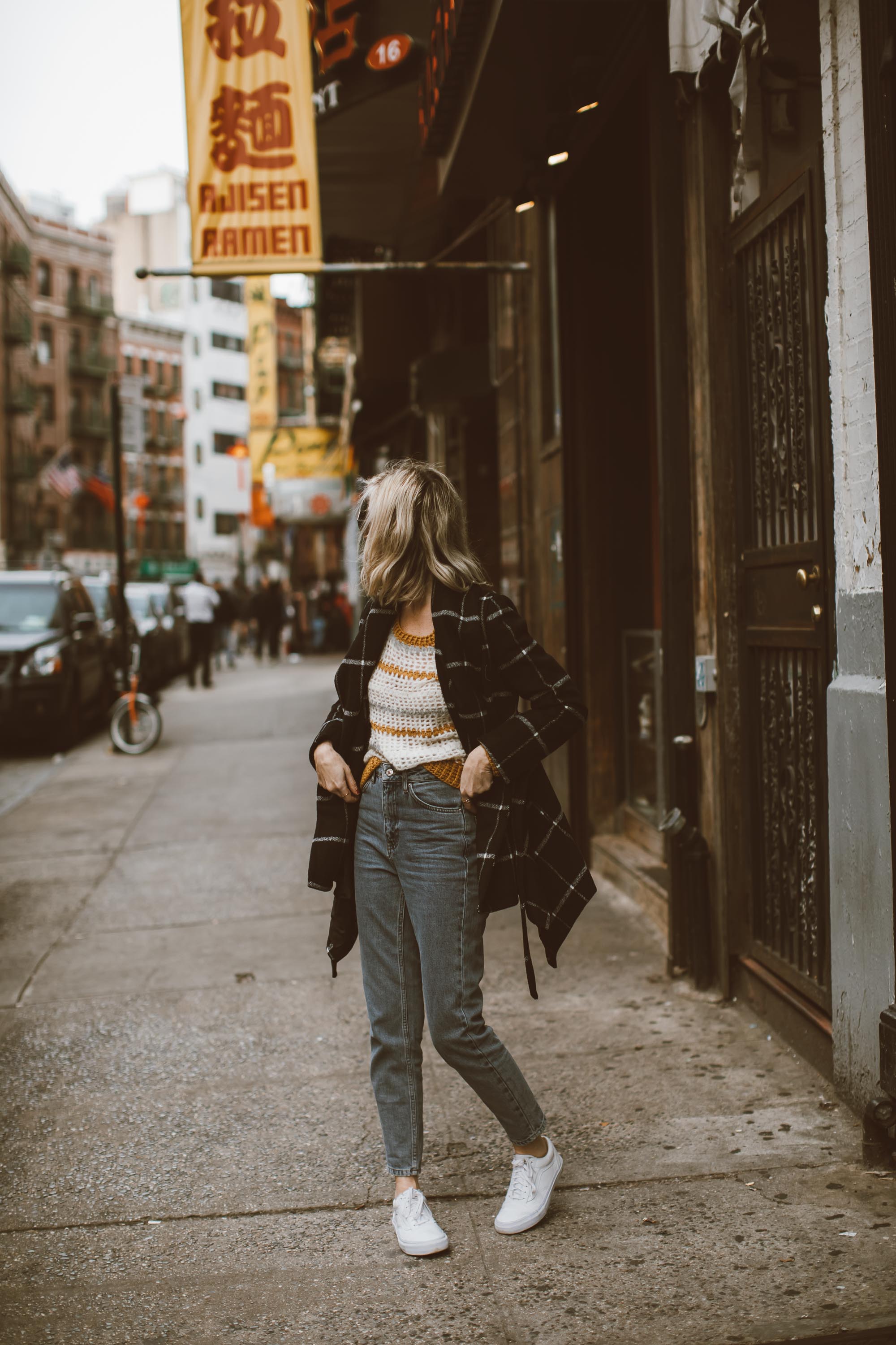 topshop-grey-mom-jeans-yael-steren